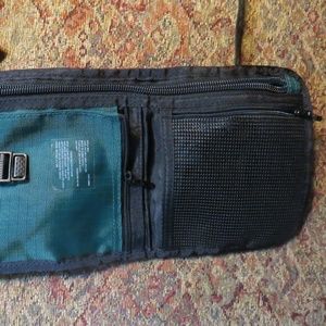 Eddie Bauer Bags - Eddie Bauer small green crossbody travel bag, nwot Eddie Bauer Bags - Eddie Bauer small green crossbody travel bag, nwot